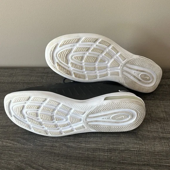 Nike AirMax Axis - Picture 4 of 6